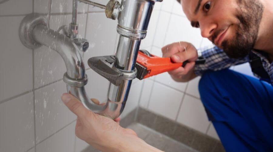 Professional clogged toilet repair services in Kinnear, WY